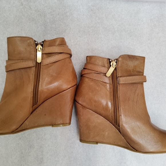 Bin 3C Chinese Laundry Leather Wedge Ankle Bootie Size 6 - Picture 4 of 6